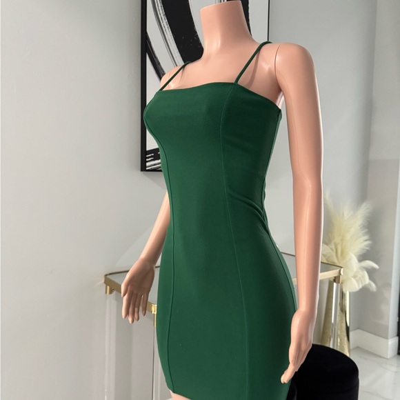 Elegant Green Spaghetti Strap Dress - Picture 5 of 5